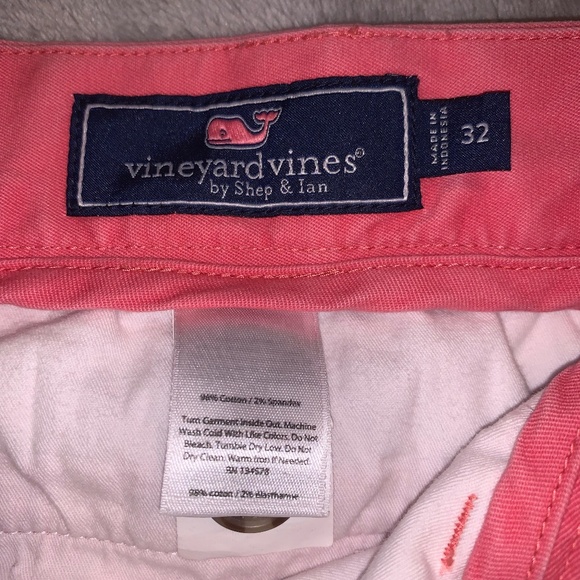 Vineyard Vines Men Shorts - Picture 3 of 3